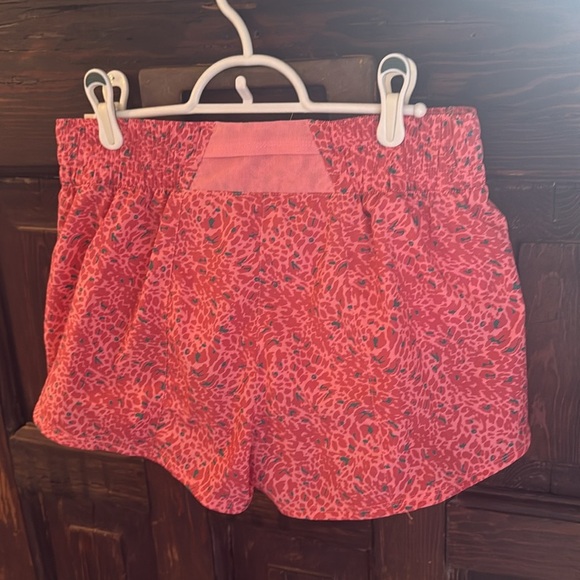 NWT! Nike Women’s Vibrant Pink Patterned Shorts - Picture 3 of 5